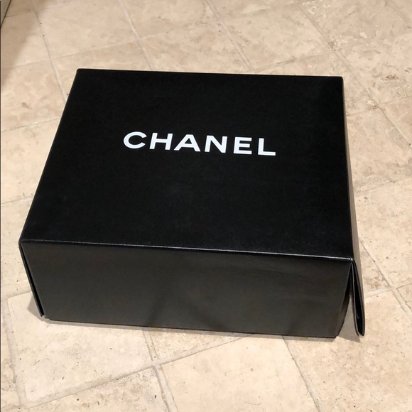 Chanel Box - Picture 1 of 8